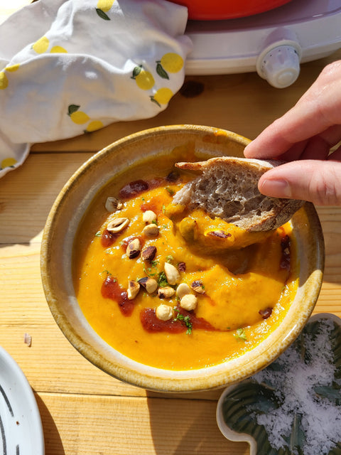 Pumpasoppa med rostade hasselnötter
